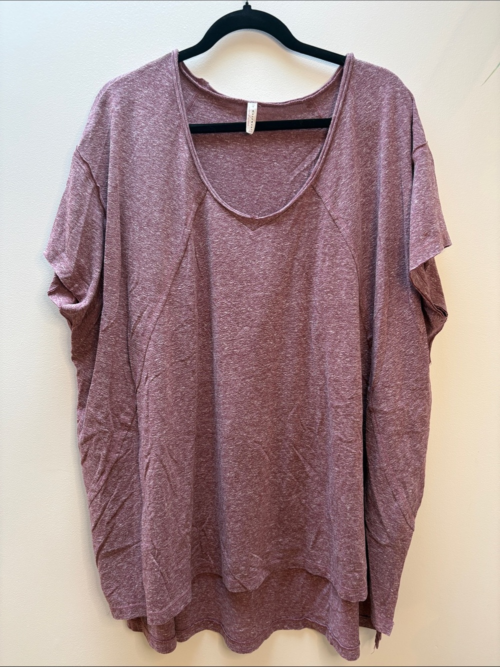 Free People (free movement) CITY
VIBES TEE. - Size Med - Heather Mauve w pockets